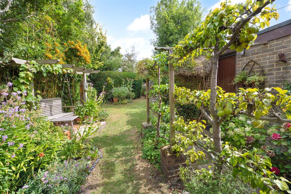 Property photo 2 of 19 Fitzroy Road, Tankerton, Whitstable