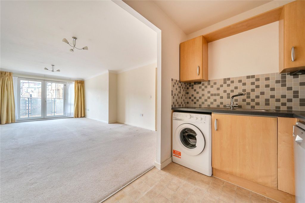 Property photo 2 of 17 Picture No. 27