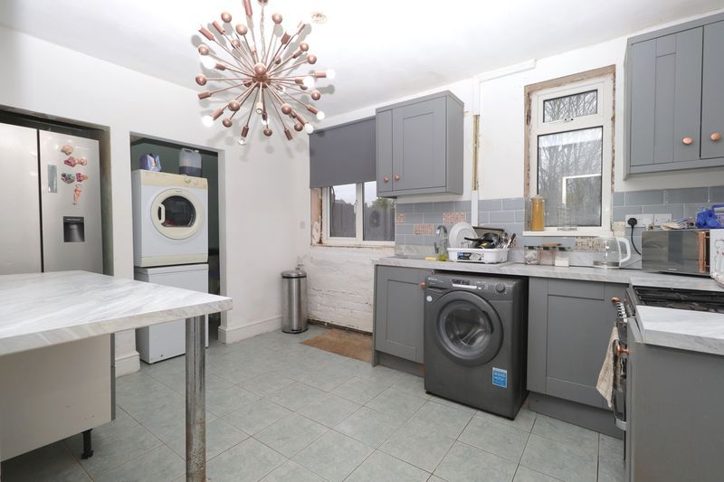 Property photo 2 of 18 Dining Kitchen