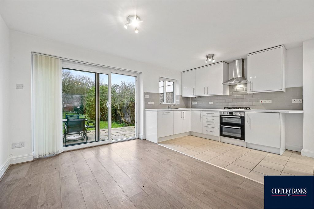 Property photo 2 of 11 Picture No. 02