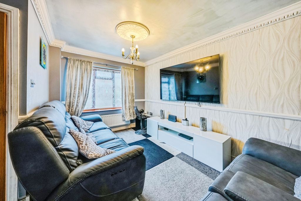 Property photo 2 of 20 Lounge