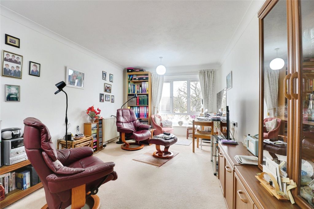 Property photo 2 of 11 Lounge