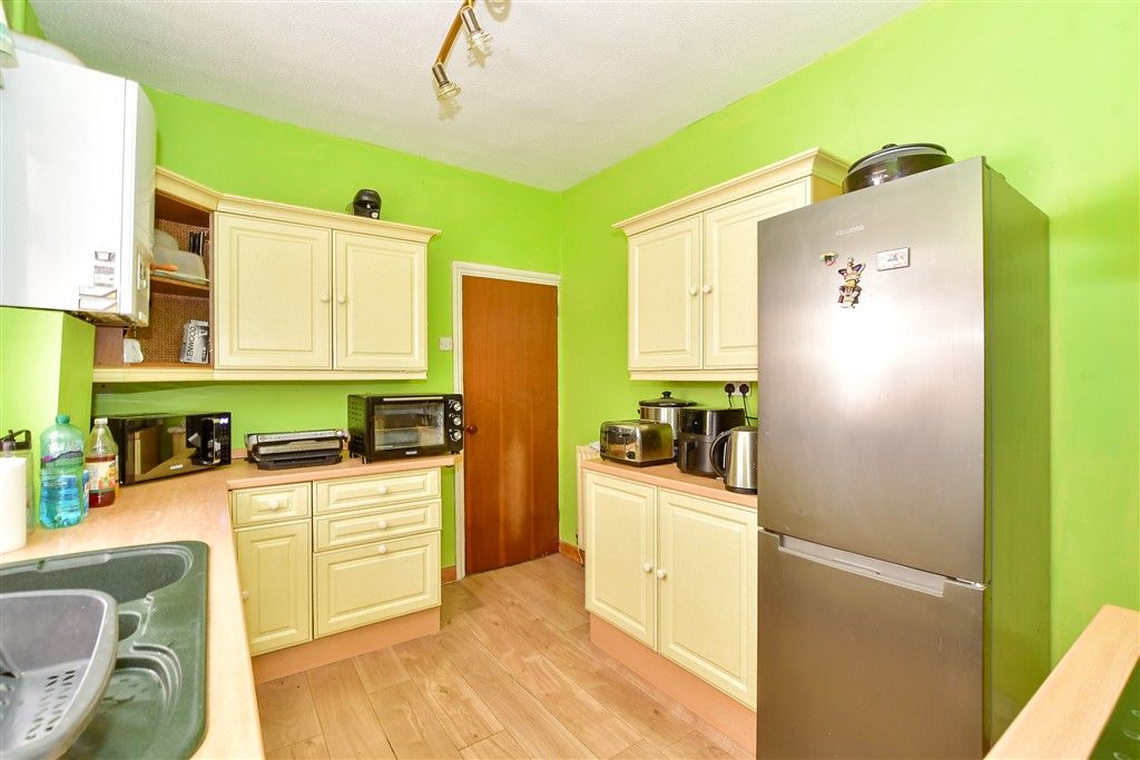 Property photo 2 of 9 Kitchen