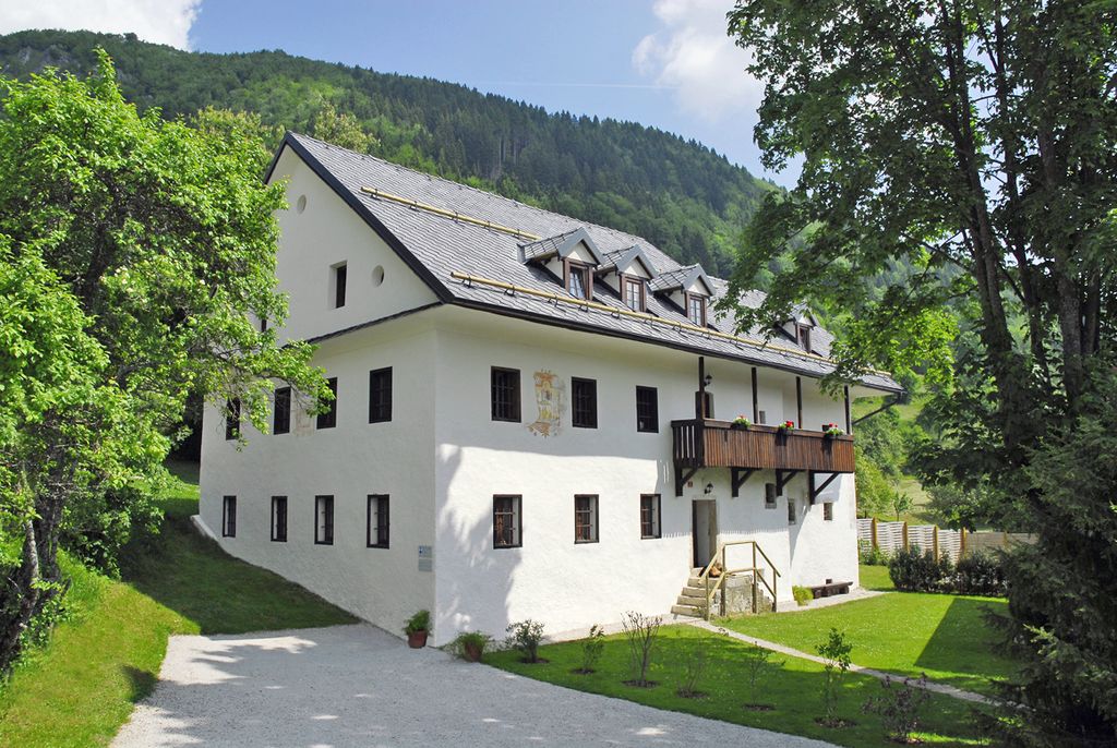 Property photo 1 of 32