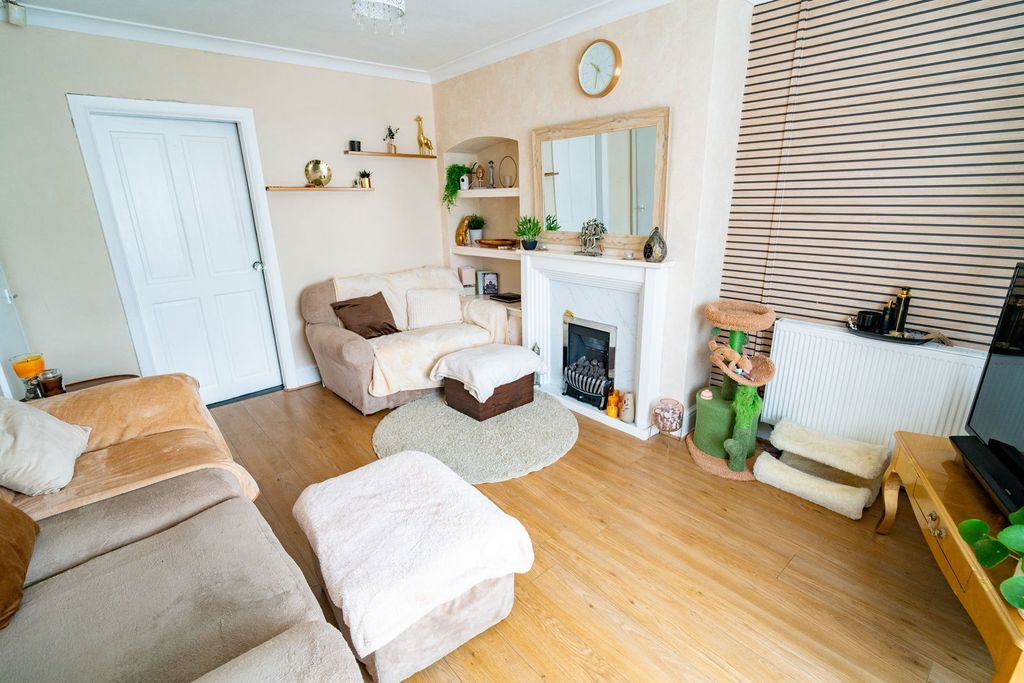 Property photo 3 of 17