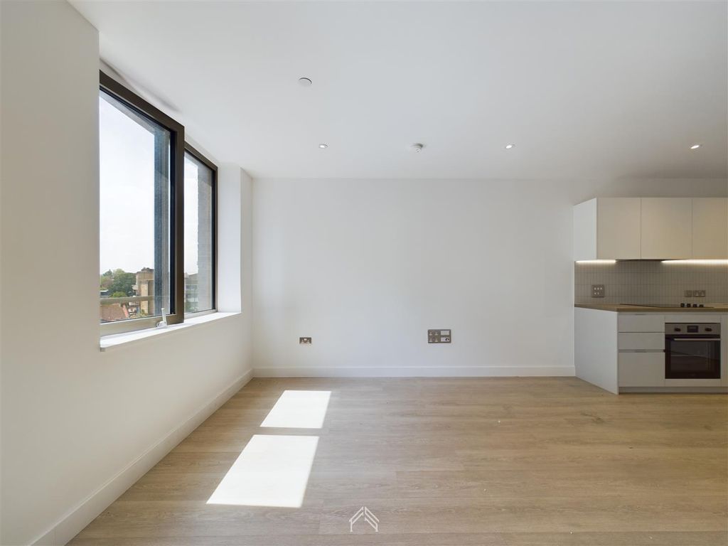 Property photo 3 of 8 Cam01353G0-Pr0076-Still004.Jpg