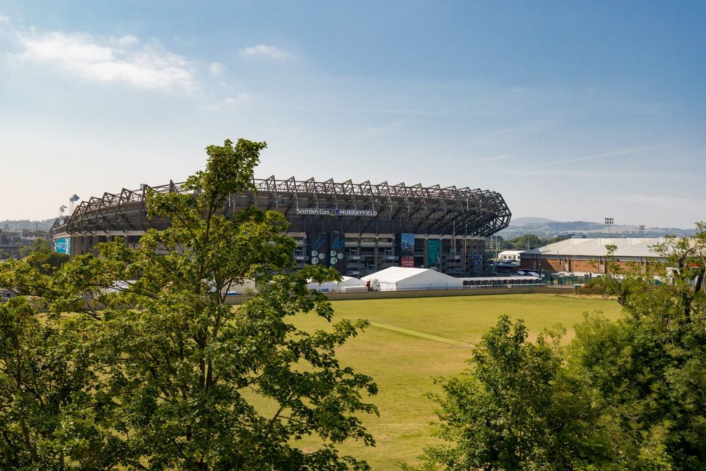 Property photo 2 of 16 Murrayfield Park