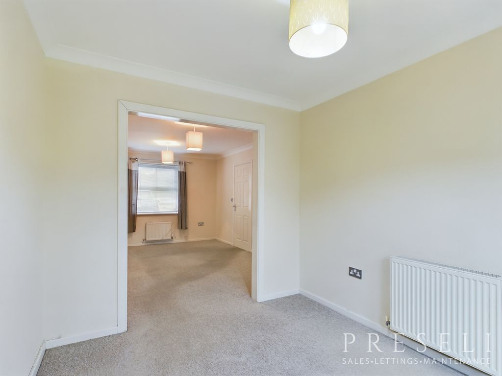 Property photo 3 of 11 Cam02375G0-Pr0080-Still009
