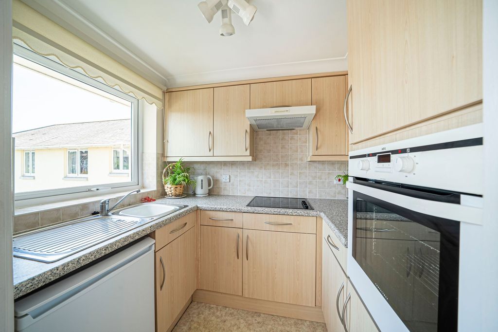 Property photo 3 of 24 Kitchen