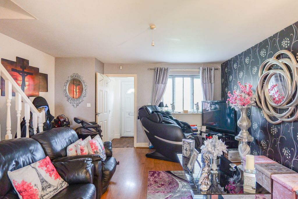 Property photo 3 of 25