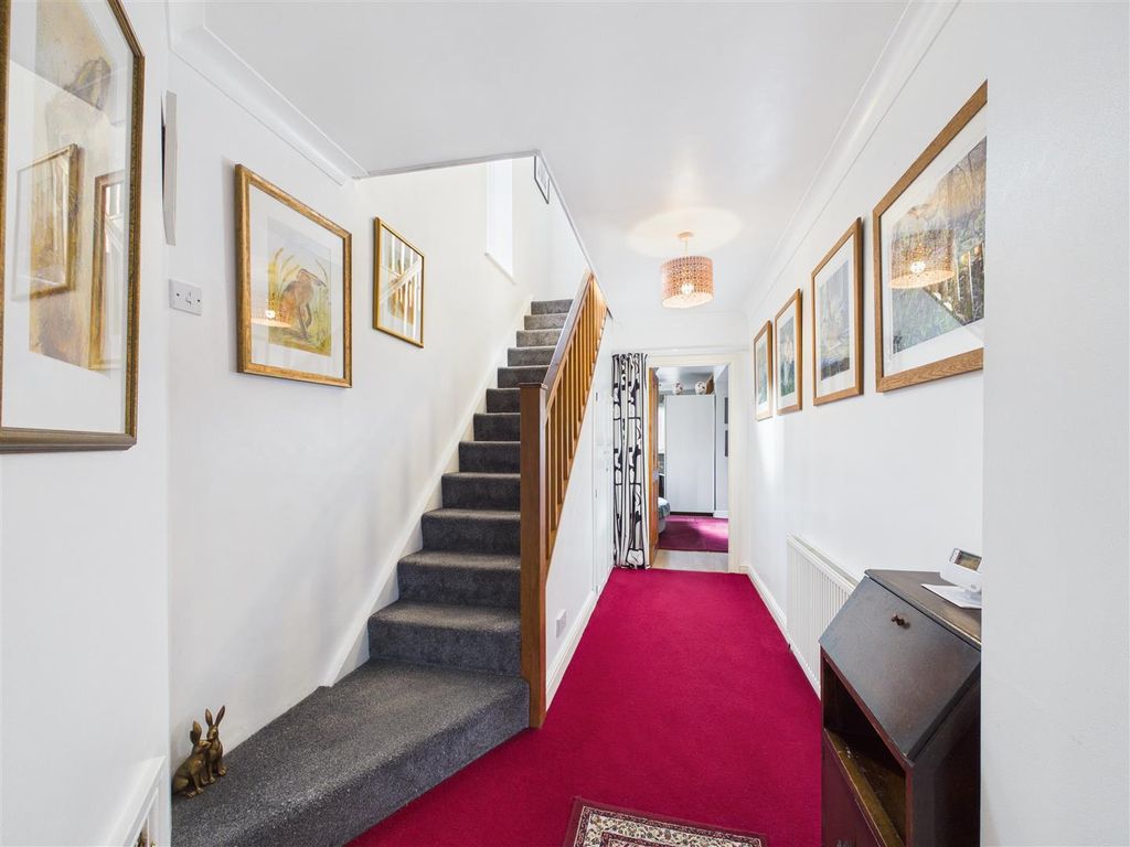 Property photo 3 of 34