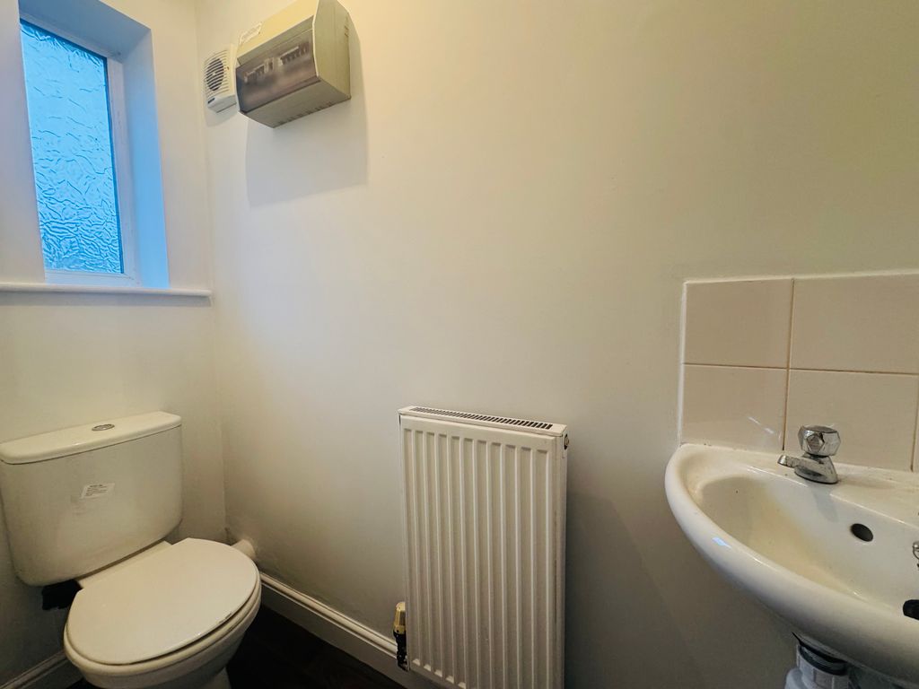 Property photo 3 of 10 Cloakroom/wc