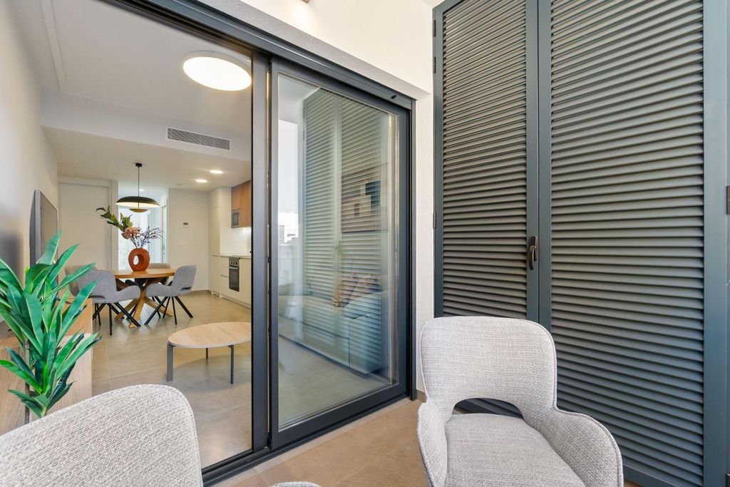 Property photo 1 of 28