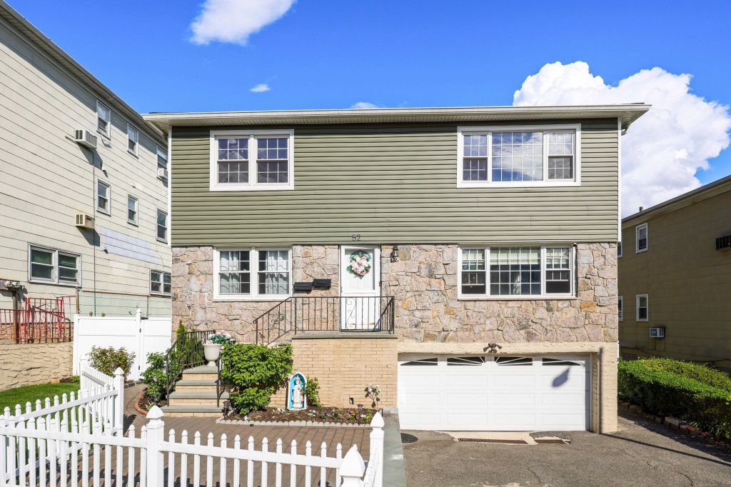 Property photo 1 of 31