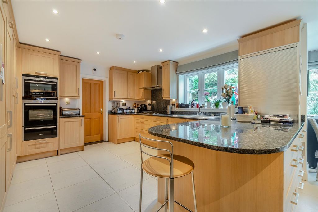 Property photo 3 of 11 8544908-Interior19.Jpg