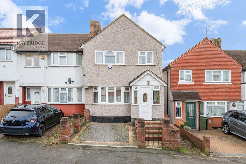 Property photo 1 of 14 Buckland Way, Worcester Park