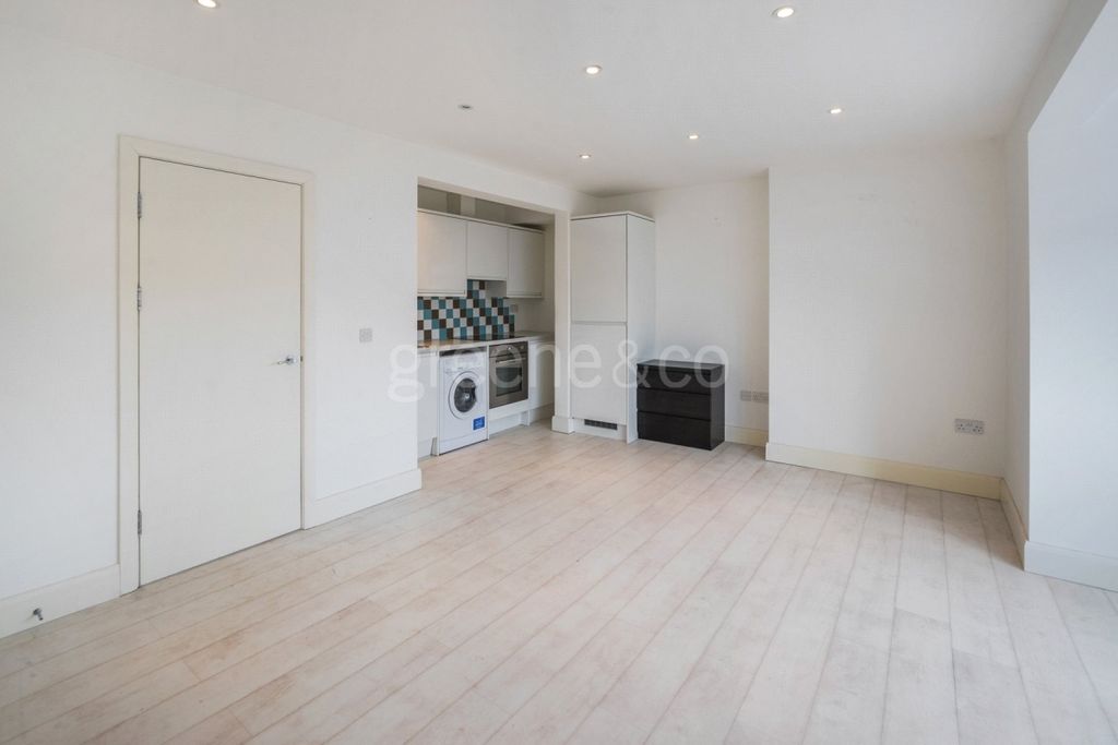 Property photo 2 of 11 1
