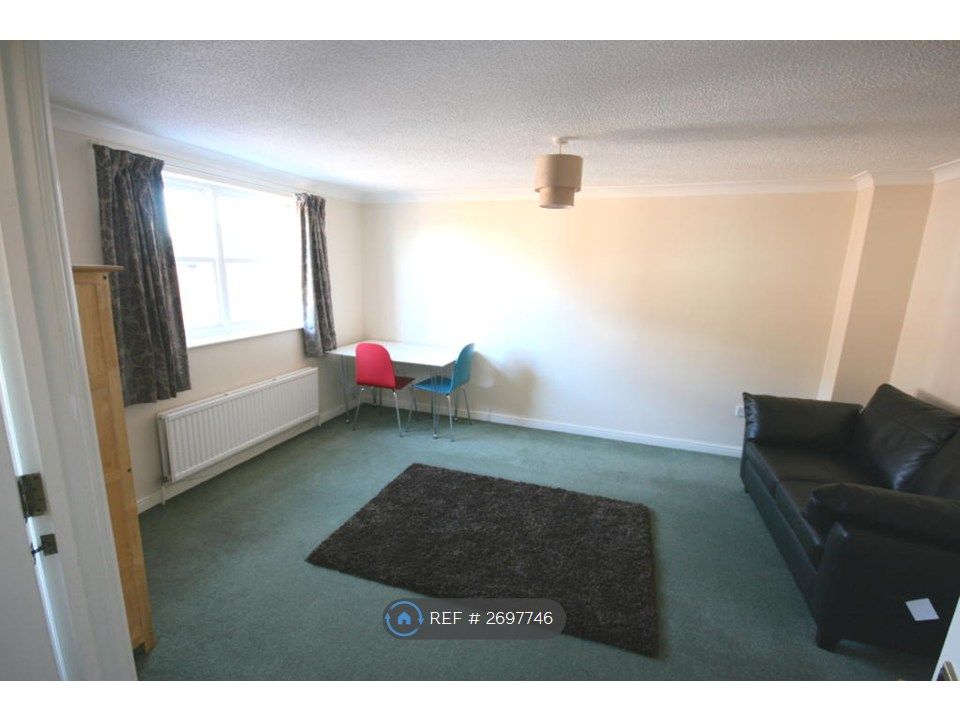 Property photo 3 of 5 Living Room