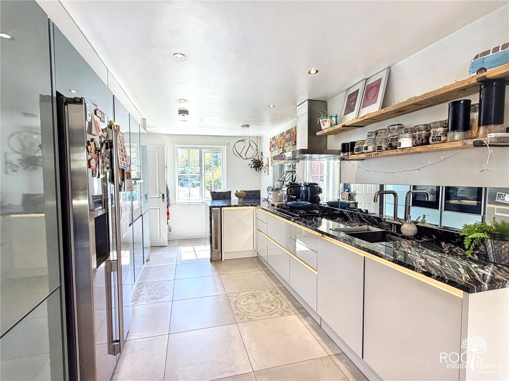 Property photo 2 of 18 Picture No. 04