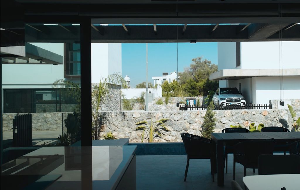 Property photo 2 of 23