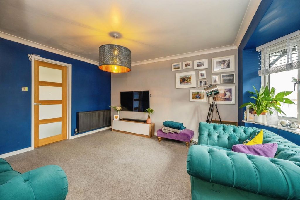 Property photo 3 of 29 9Trenanceclose-1.Jpg