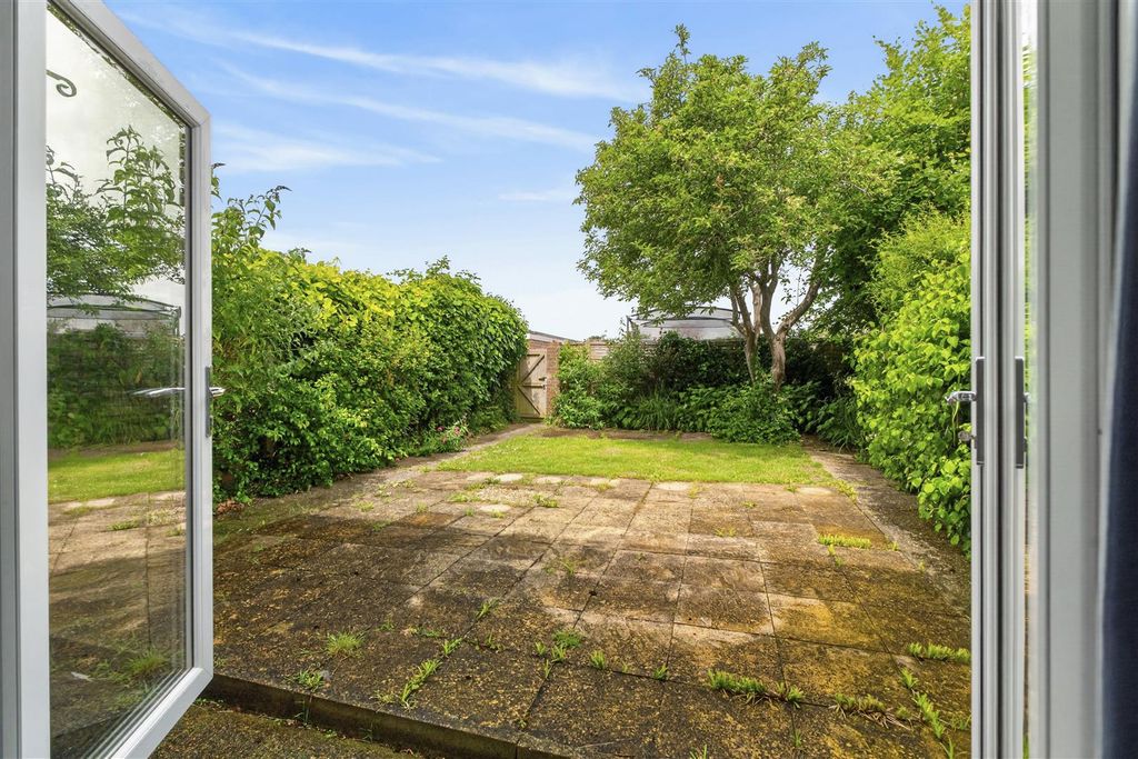 Property photo 2 of 29 For Sale By Aspire Residential | Singleton Crescen