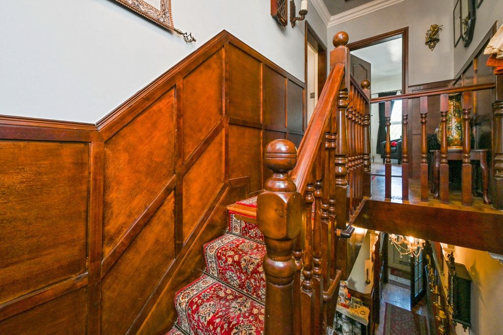 Property photo 2 of 28