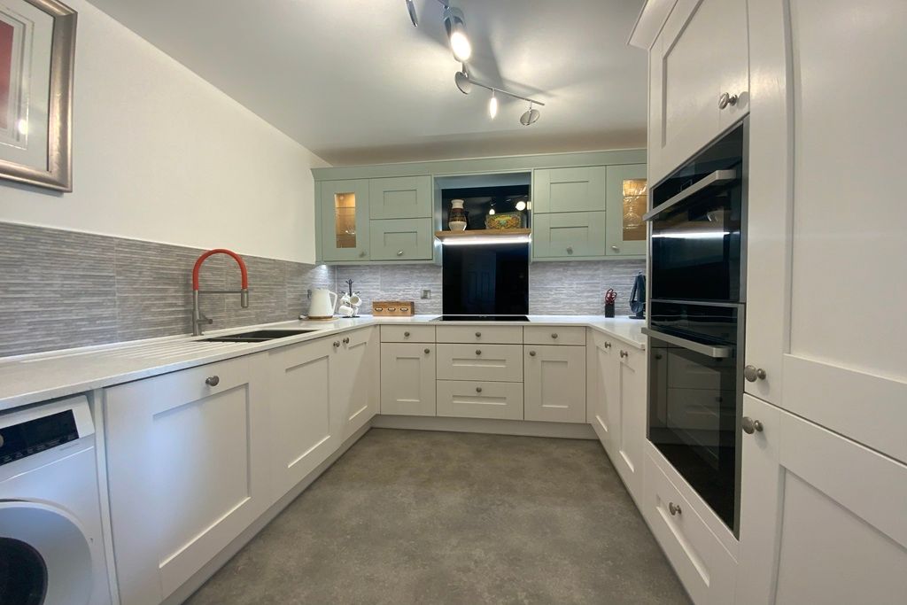 Property photo 2 of 19 Kitchen