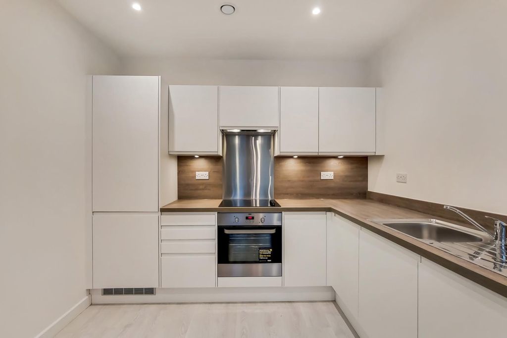 Property photo 3 of 14 Kitchen
