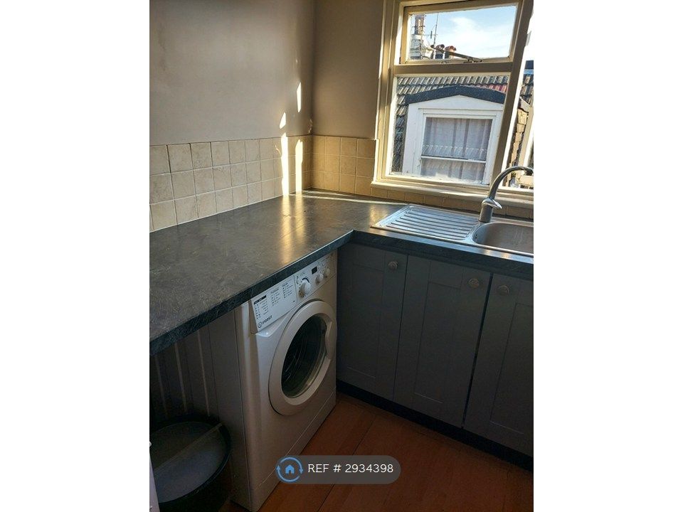 Property photo 2 of 9 Kitchen