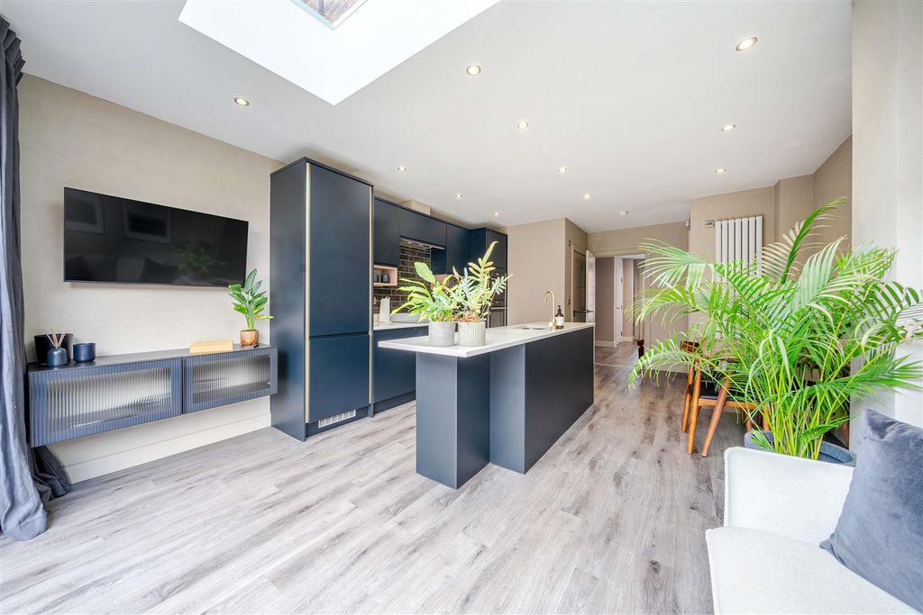 Property photo 1 of 22 1431947-18-69Df5Ef3Ac9A2.Jpg