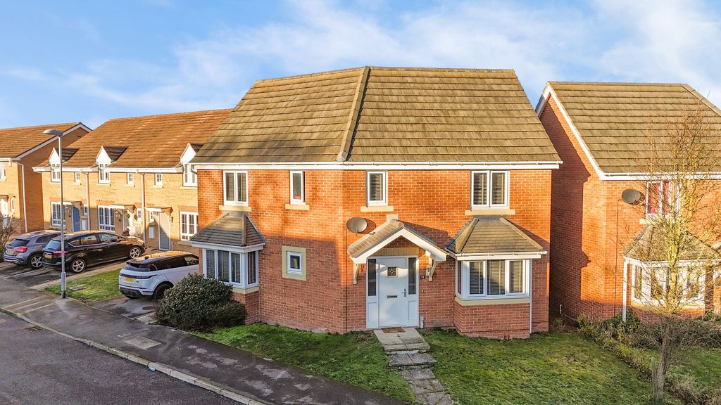 Property photo 2 of 12 Estate Agent Ewemove Scunthorpe Front Aspect