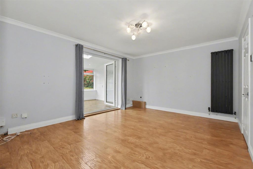 Property photo 2 of 16 Living Room..Jpg