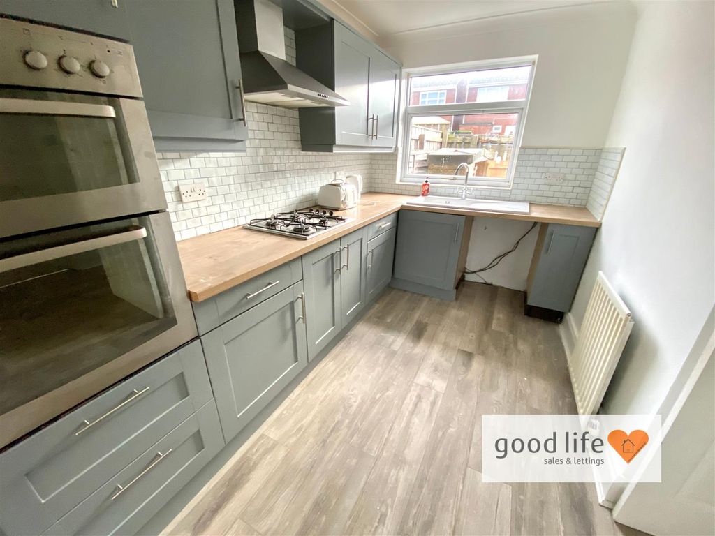 Property photo 2 of 14 20251103_153258100_Ios10Fairgreenclose.Jpg