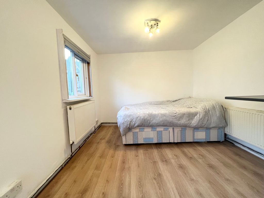 Property photo 2 of 4