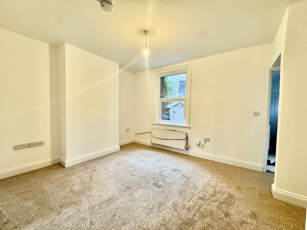 Property photo 2 of 8 Image