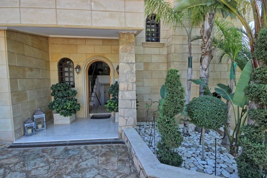 Property photo 2 of 45