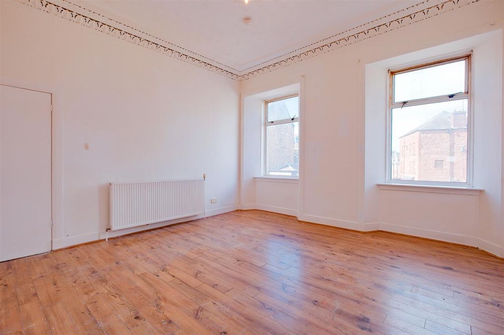 Property photo 2 of 16 Lounge