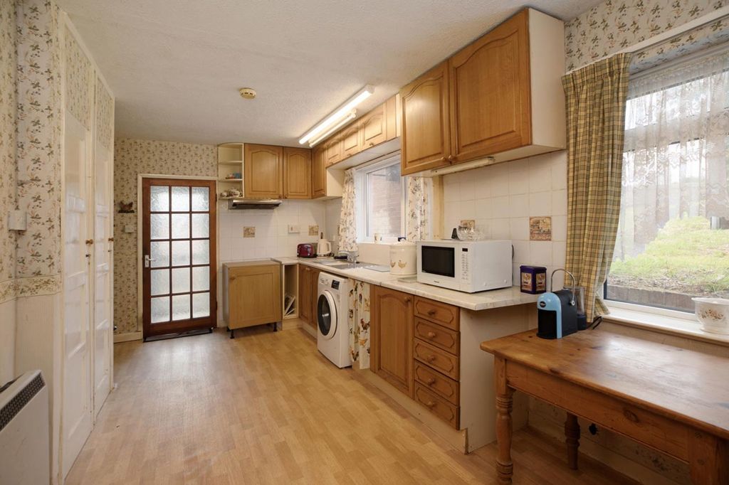 Property photo 2 of 28