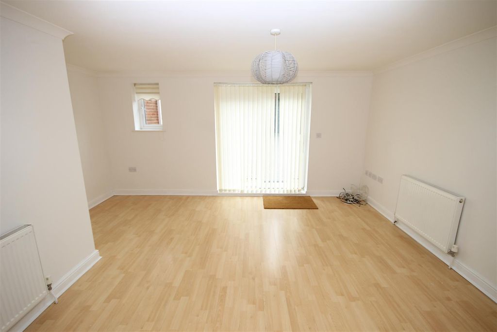Additional image 5 of 2 bed flat to rentBrooklands, Queens Road, Freshwater PO40