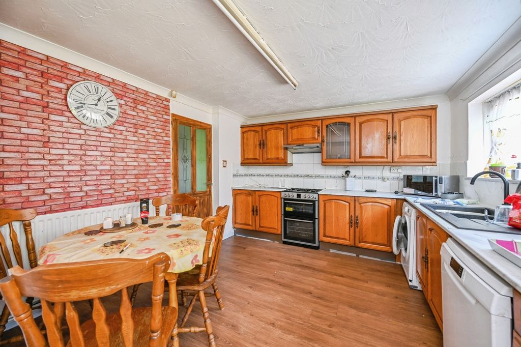 Property photo 2 of 21 Kitchen