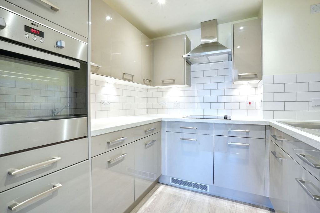 Property photo 3 of 19 Kitchen