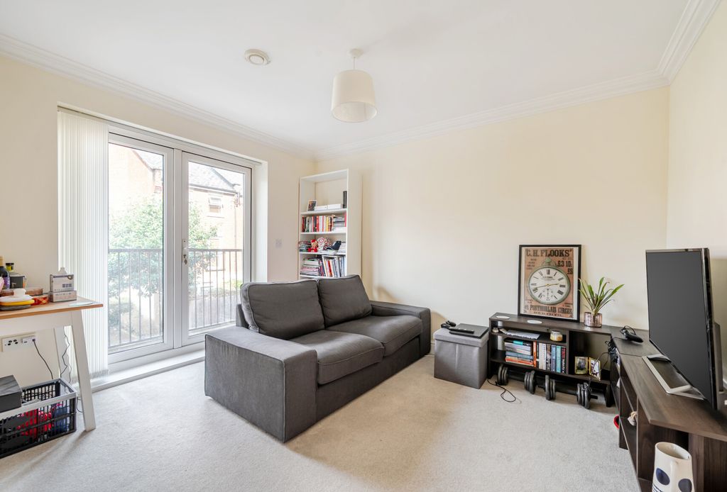 Property photo 3 of 8 1333830-12-688B91...