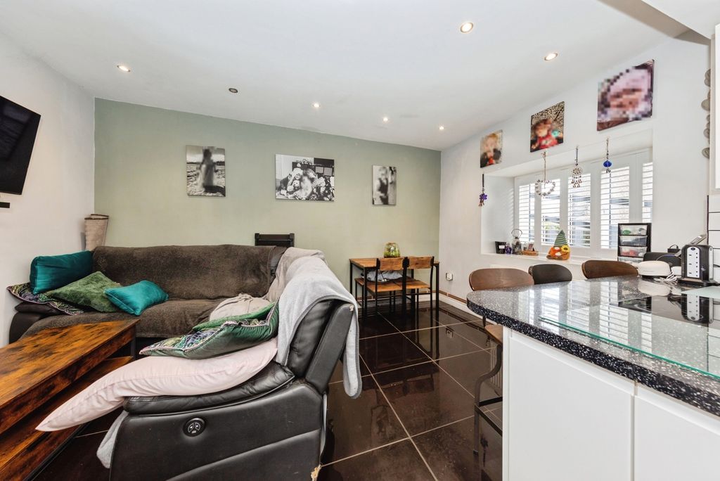 Property photo 3 of 20 Pbox-Img.Jpg