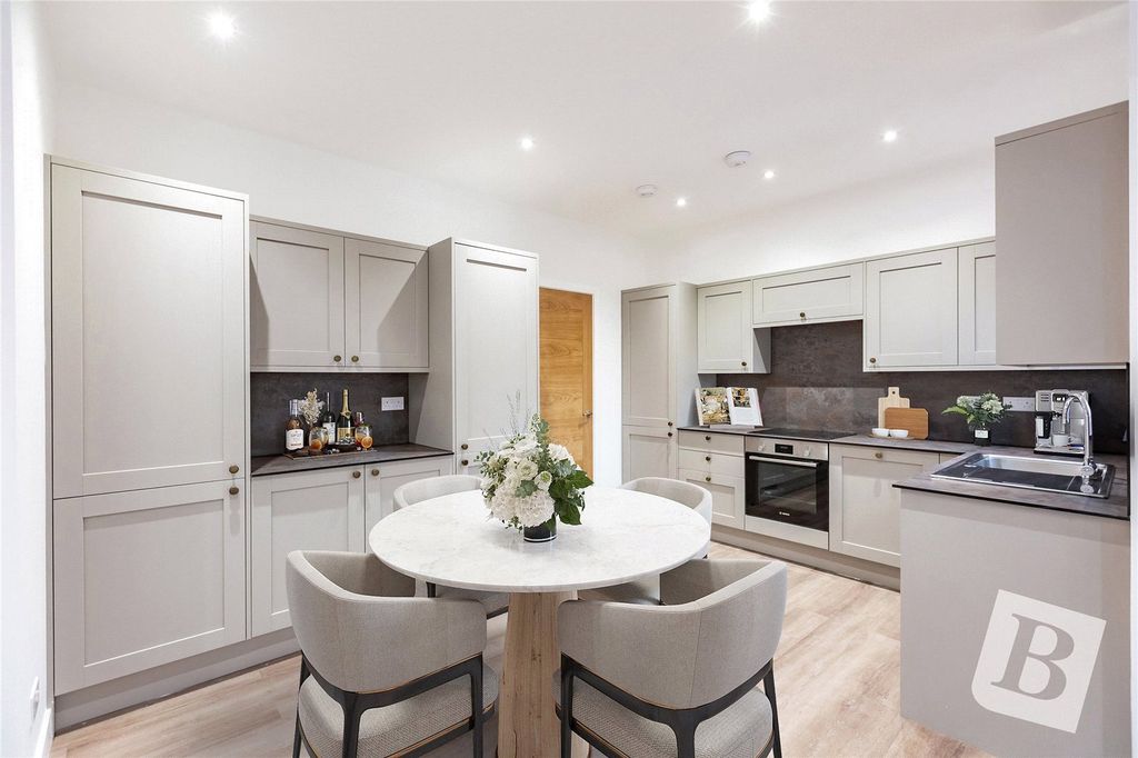 Property photo 2 of 12 Kitchen