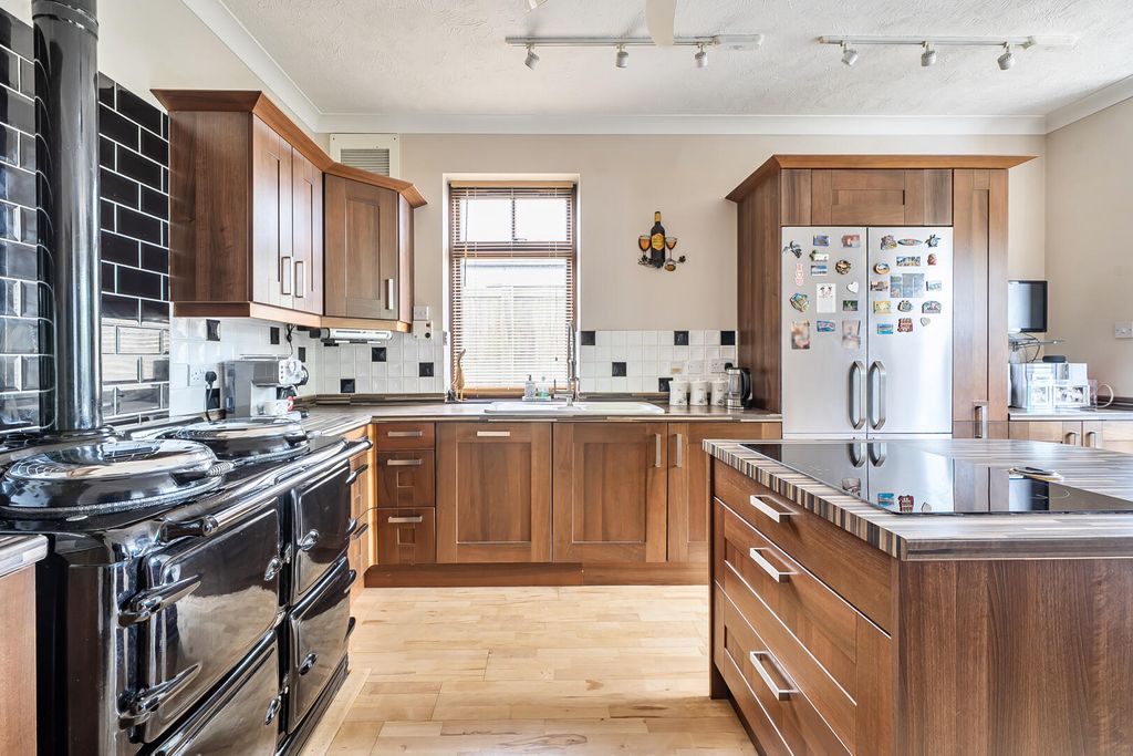 Property photo 2 of 27 Kitchen