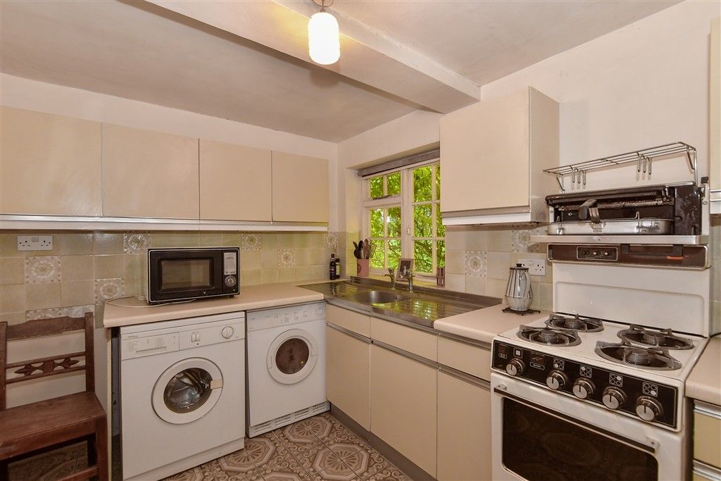 Property photo 2 of 7 Kitchen