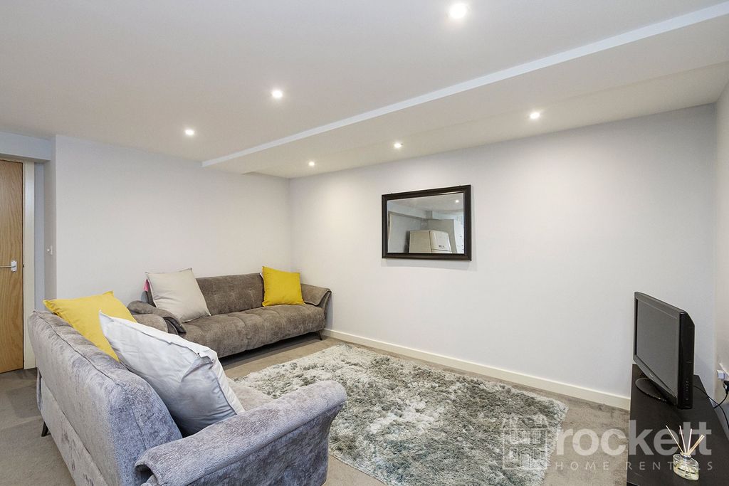 Property photo 2 of 22 Picture No. 20