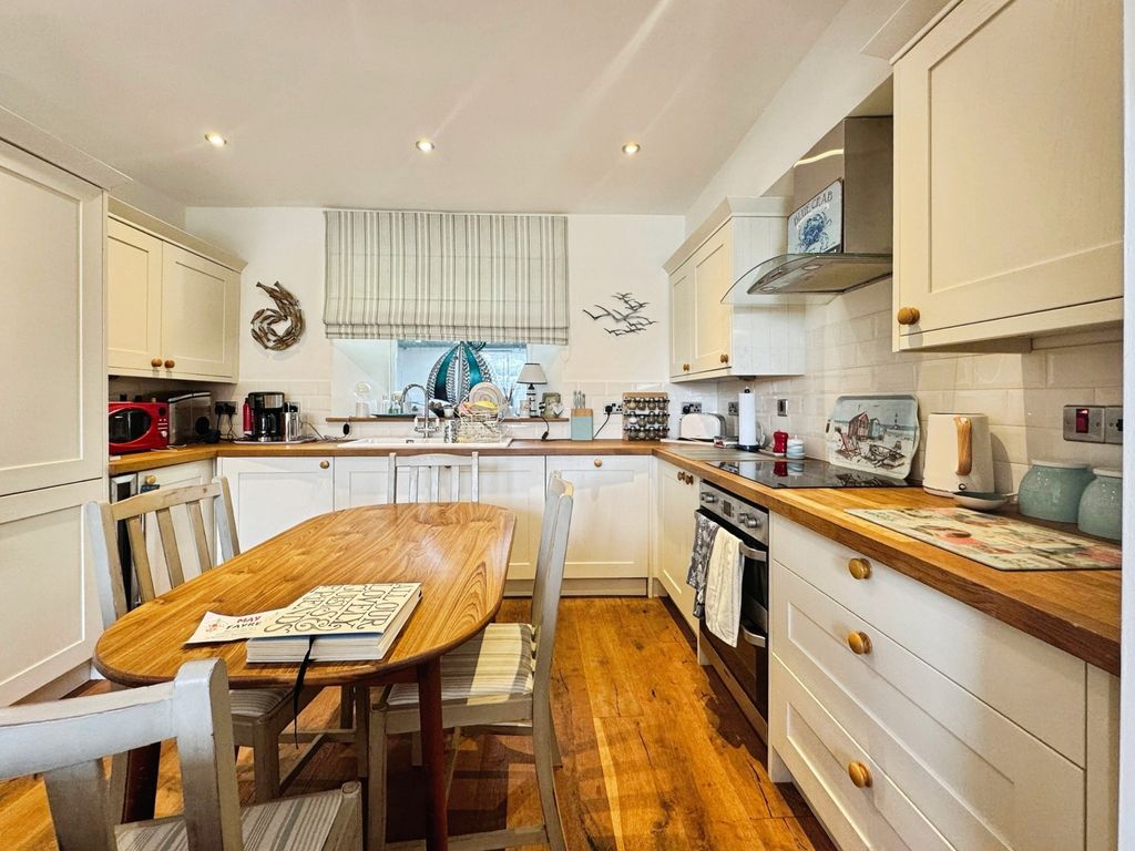 Property photo 3 of 31 Pbox-Img.Jpg