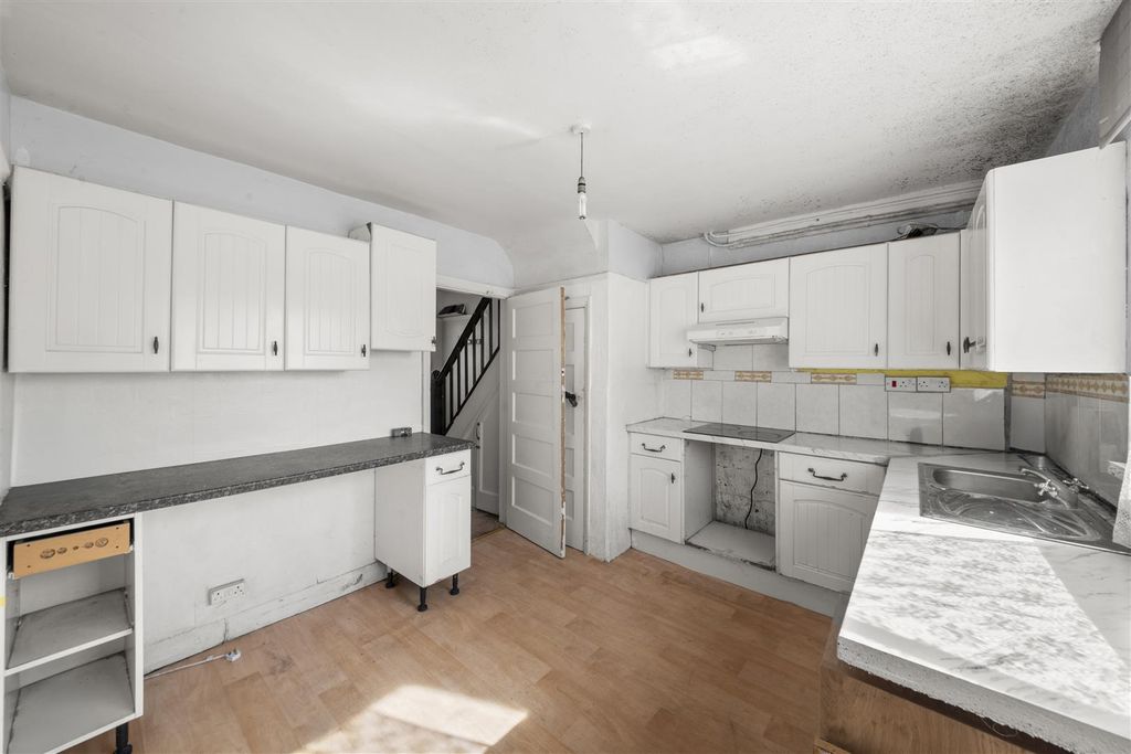 Property photo 3 of 16 5